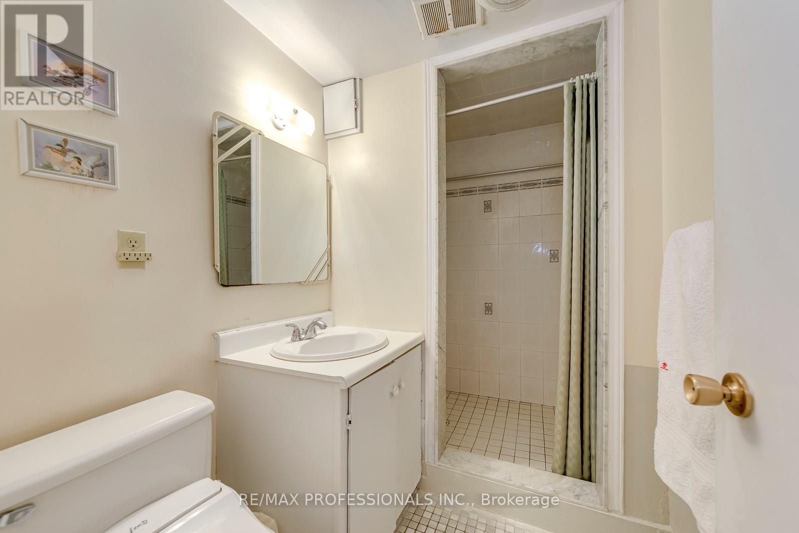 256 WELLESWORTH DRIVE - 24