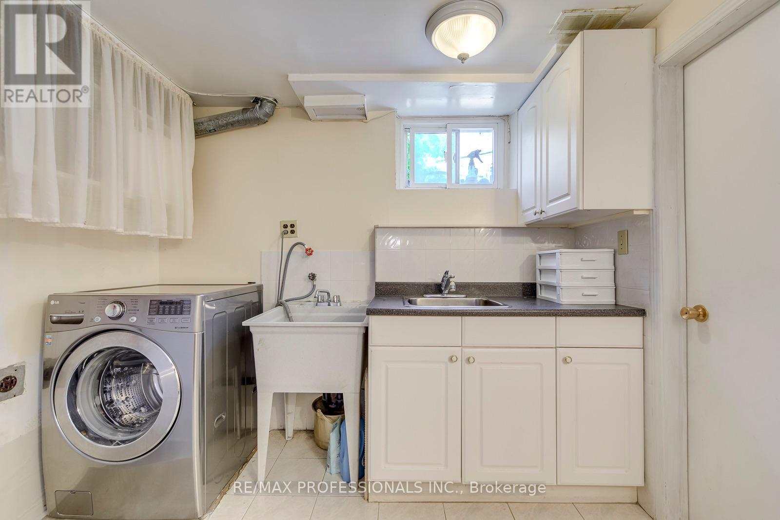 256 WELLESWORTH DRIVE - 25