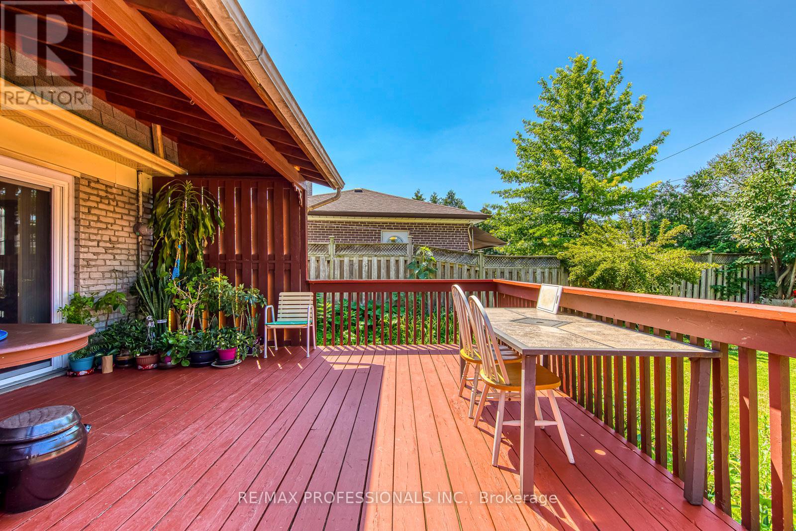 256 WELLESWORTH DRIVE - 26