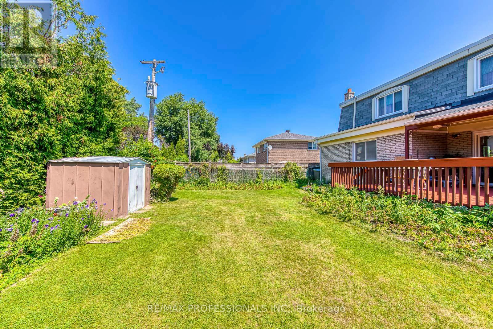 256 WELLESWORTH DRIVE - 30