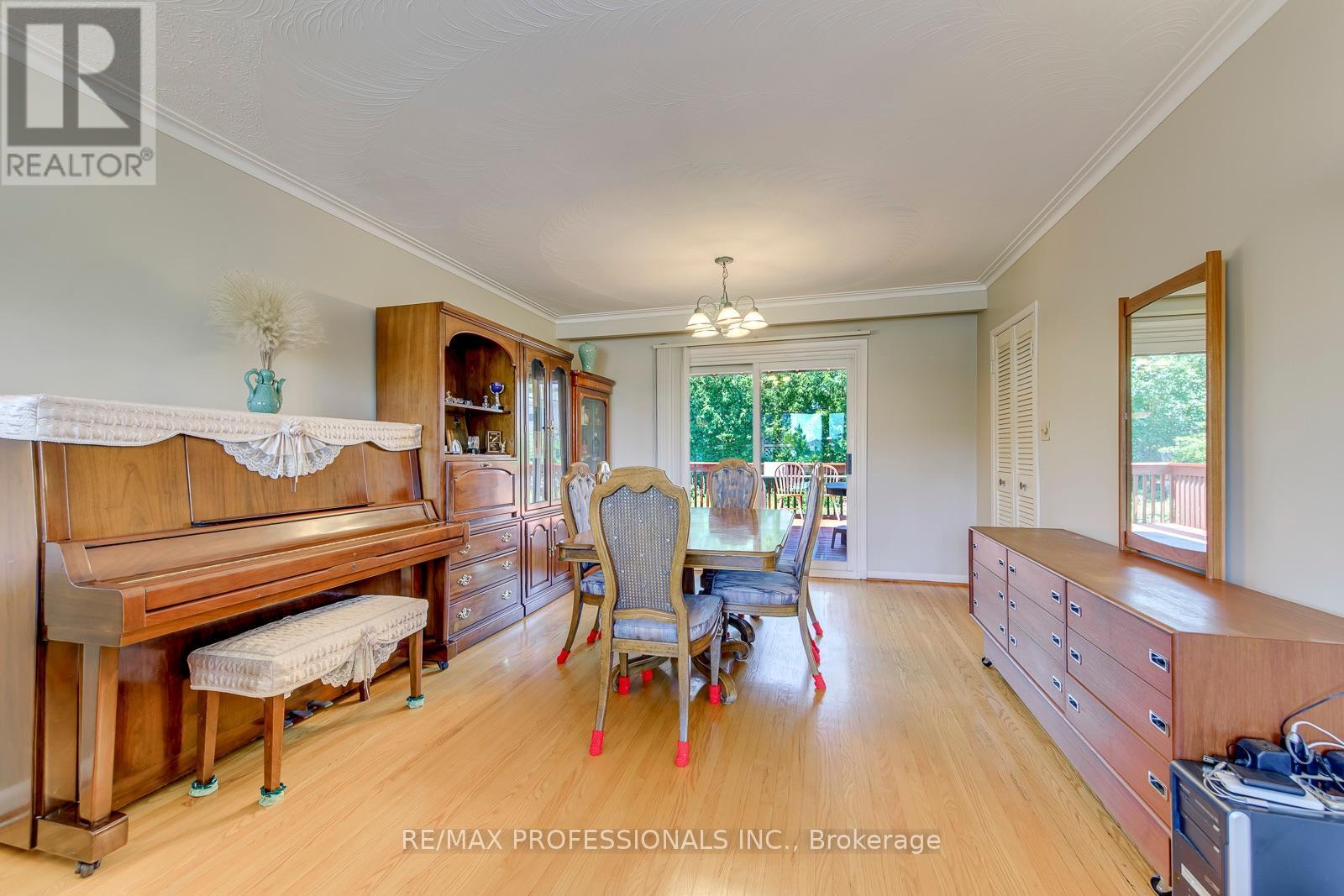 256 WELLESWORTH DRIVE - 5