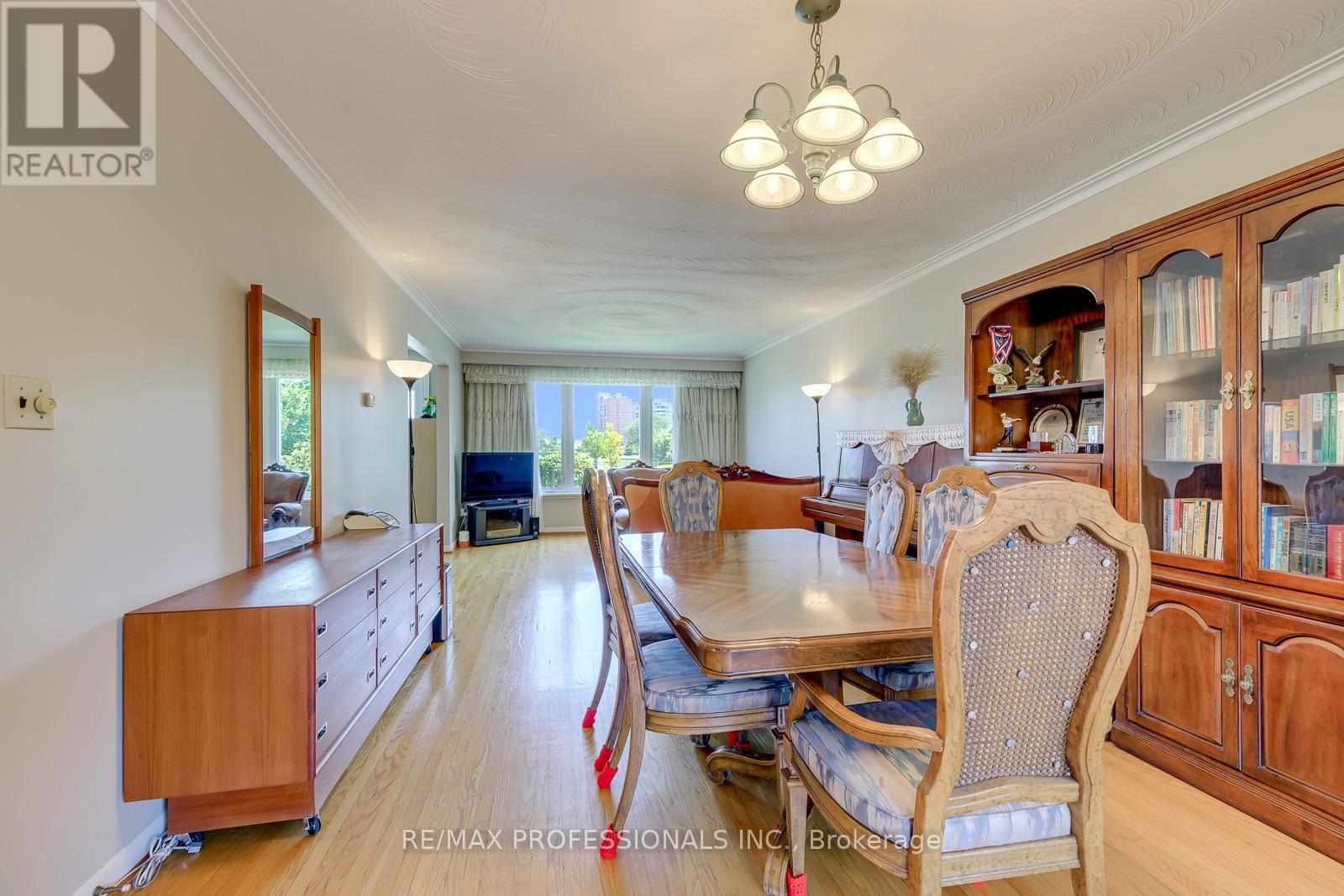 256 WELLESWORTH DRIVE - 6