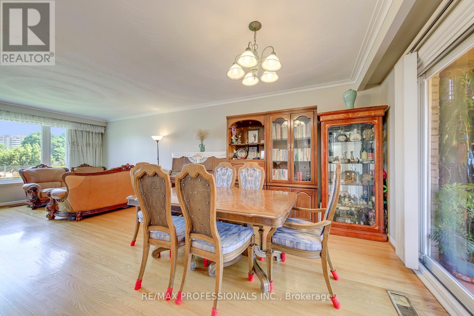 256 WELLESWORTH DRIVE - 7