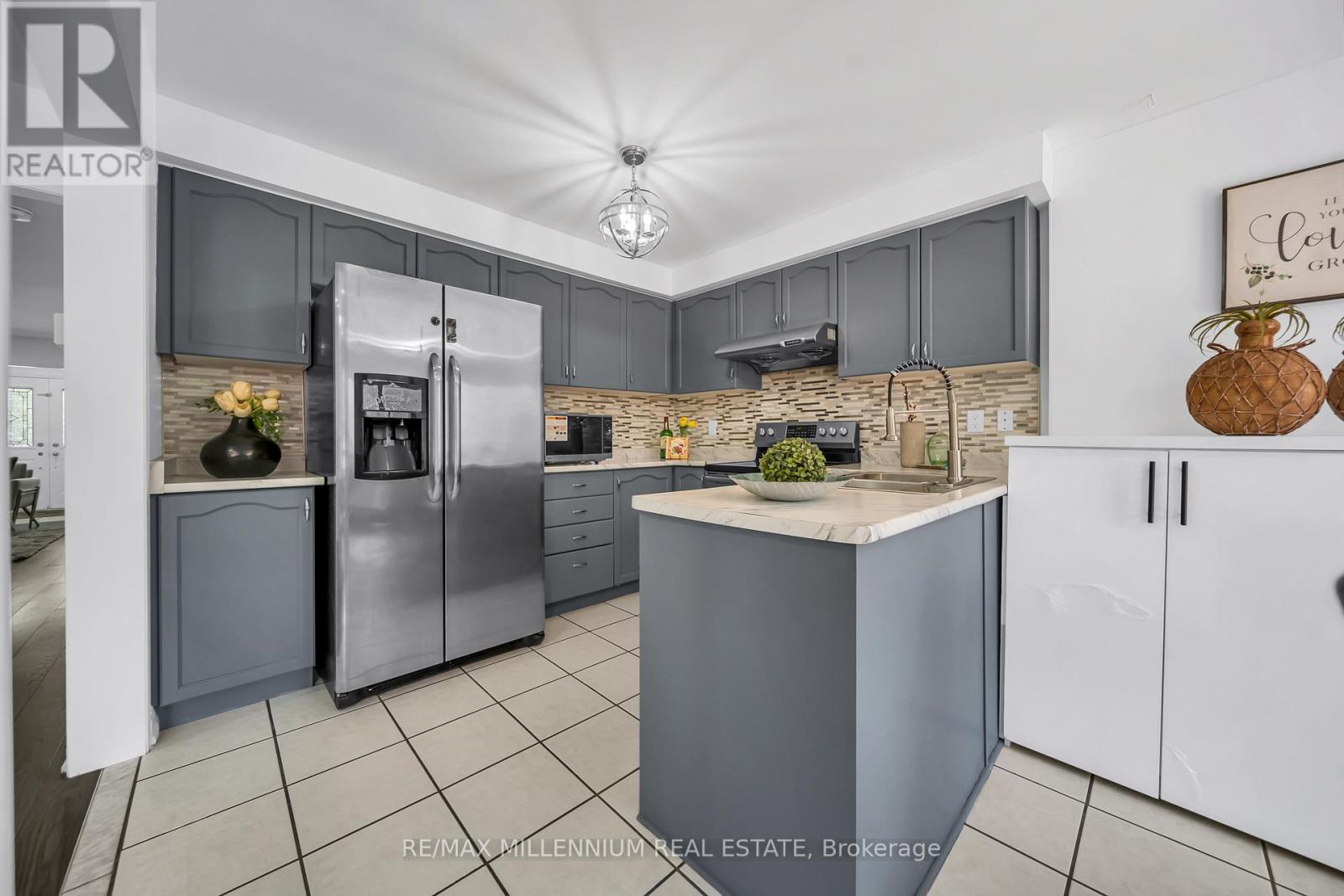 36 ALLANGROVE DRIVE - 18