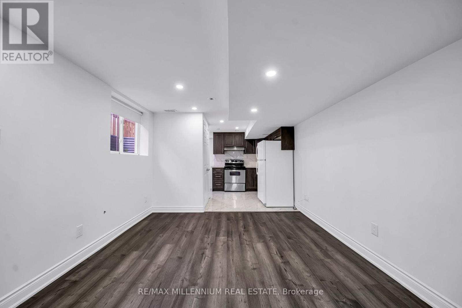 36 ALLANGROVE DRIVE - 39