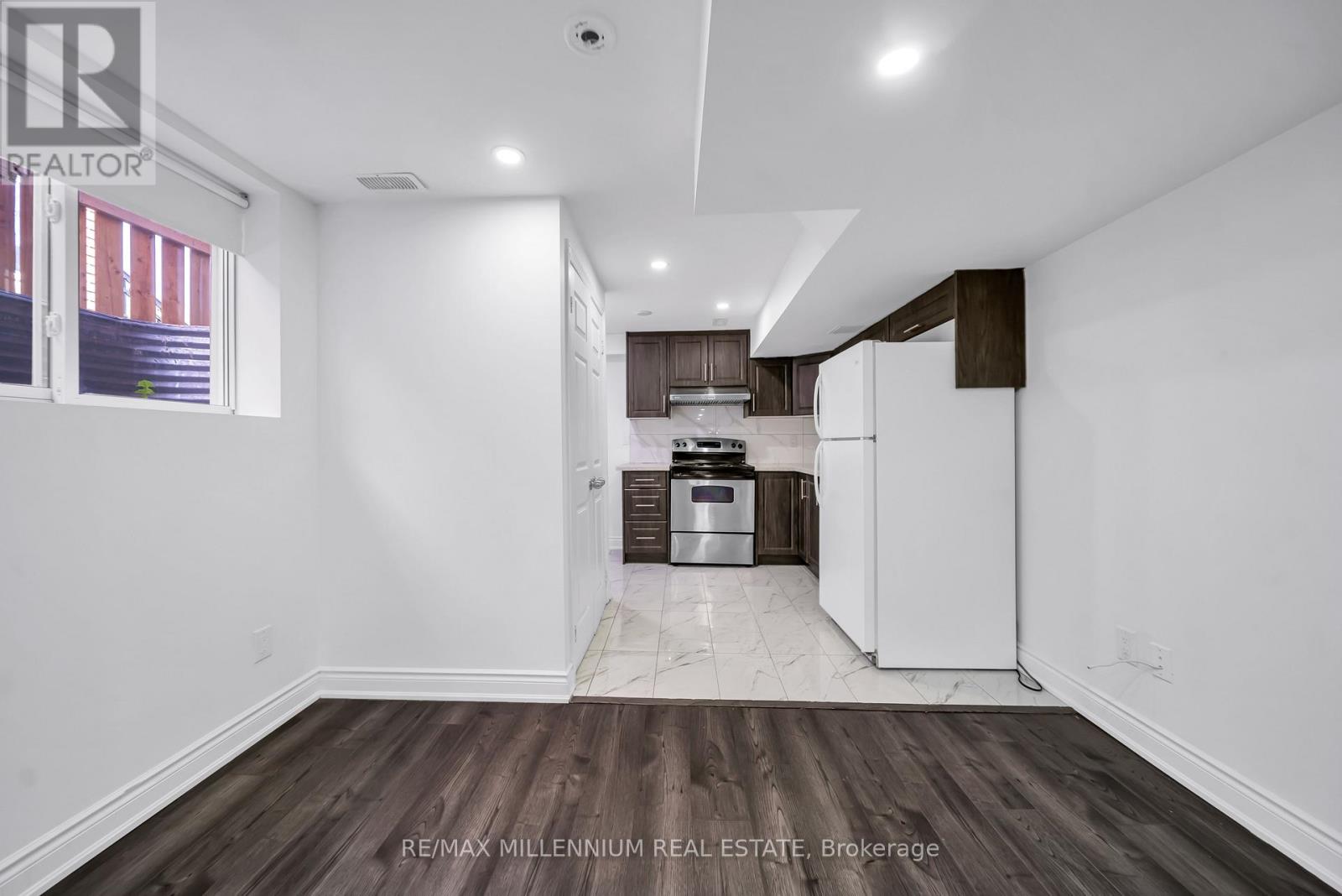 36 ALLANGROVE DRIVE - 40