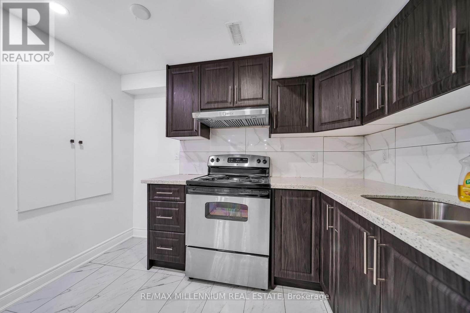 36 ALLANGROVE DRIVE - 42