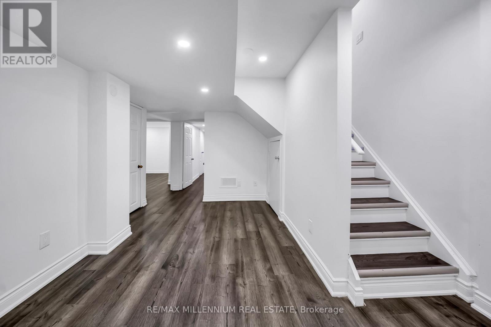 36 ALLANGROVE DRIVE - 44