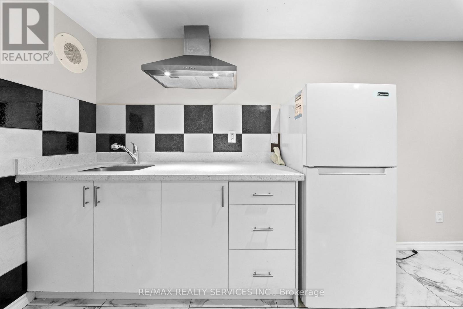 20 HIGHCROFT COURT - Image 34