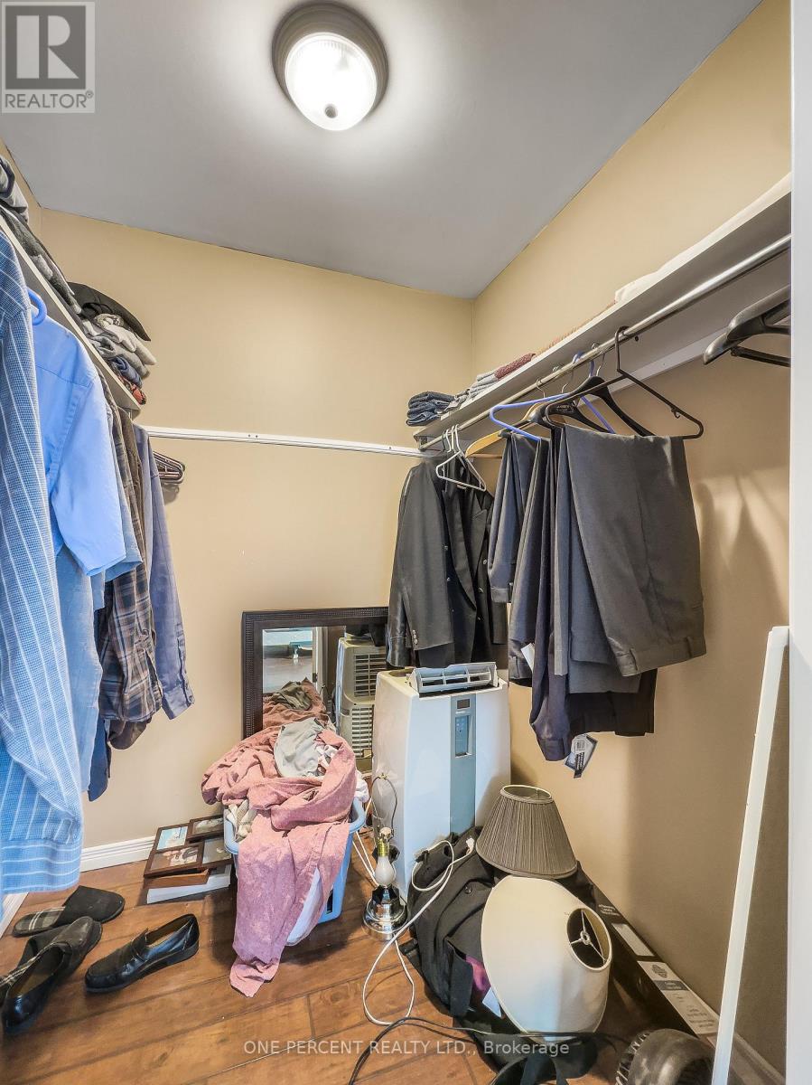 30 WOODRIDGE DRIVE - 21