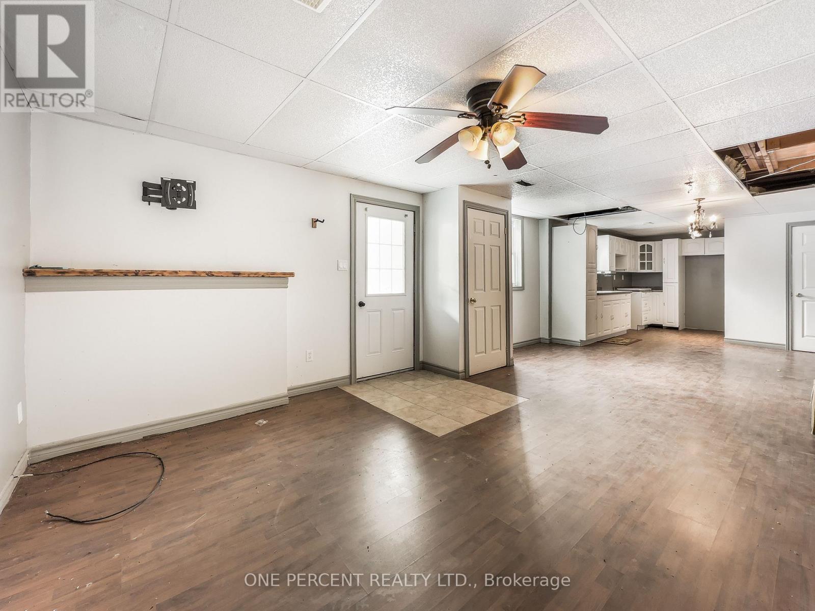 30 WOODRIDGE DRIVE - 27