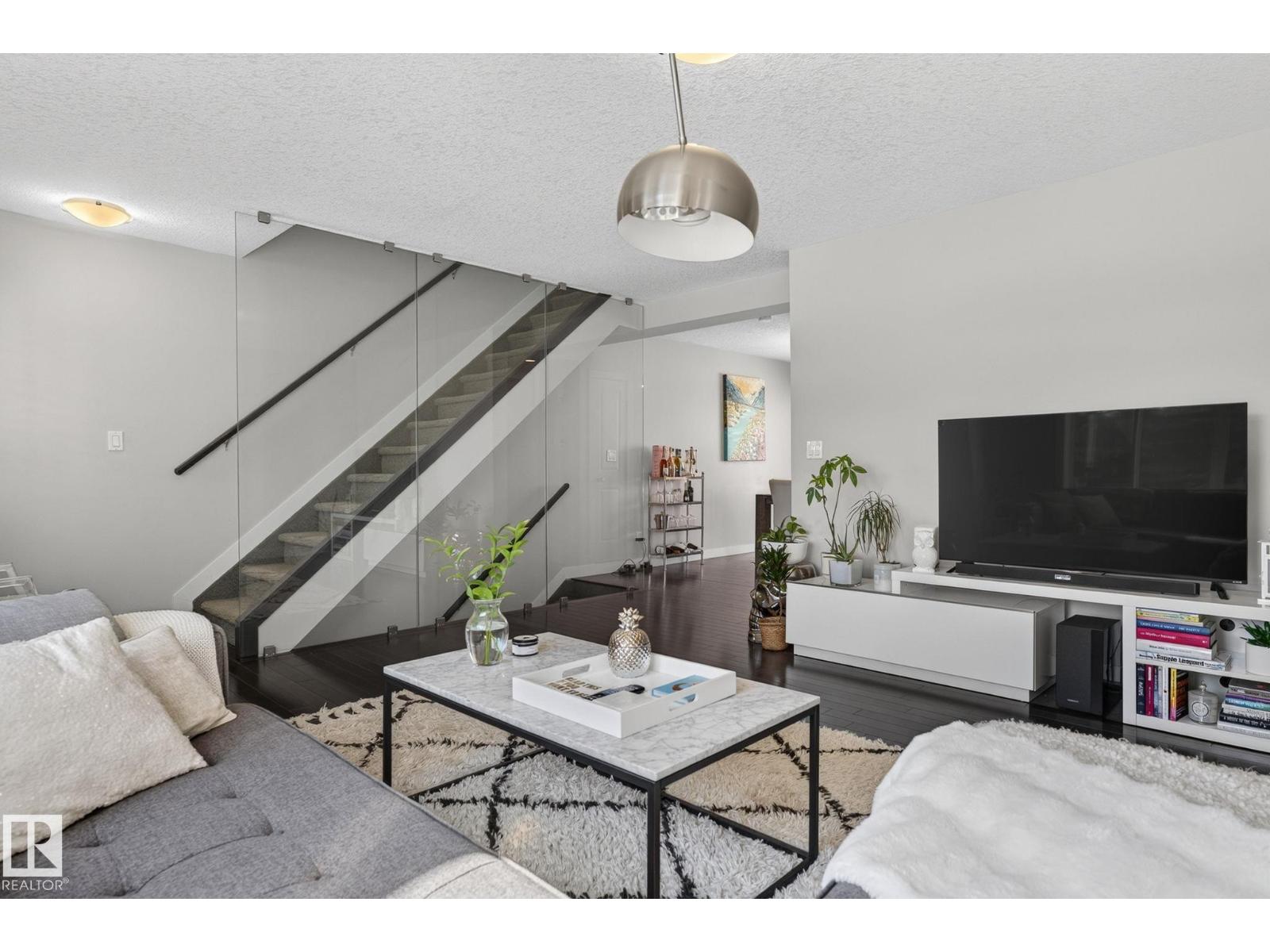 5922 MULLEN WY NW - 6