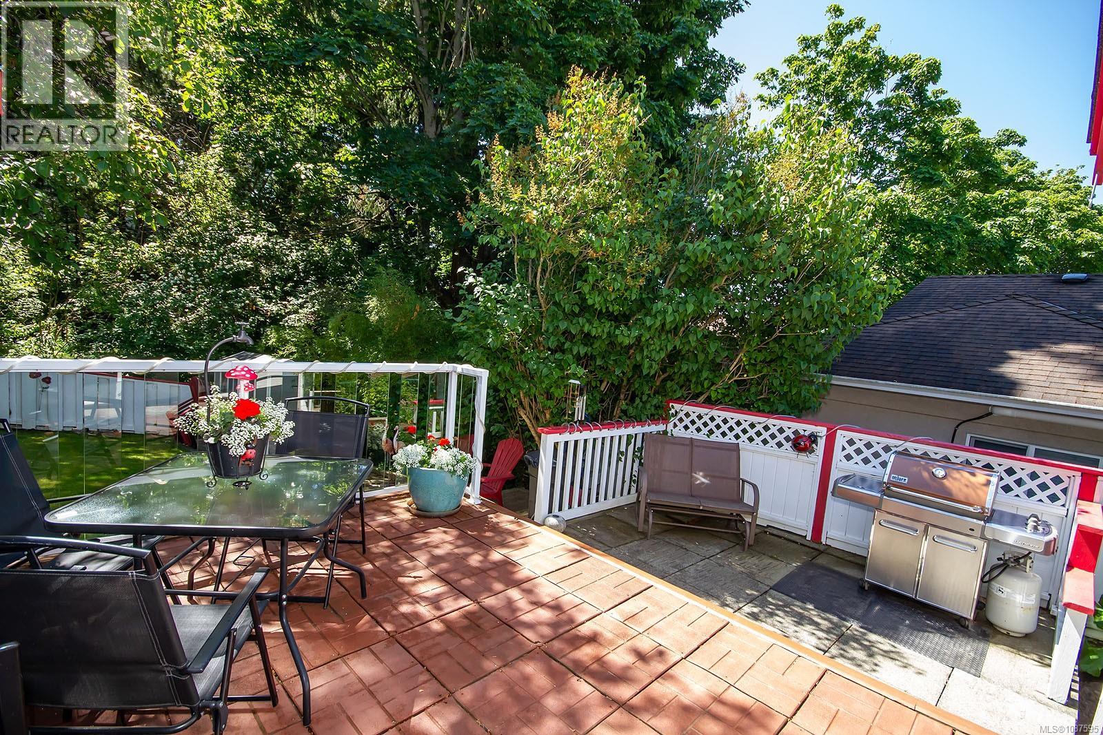 #2 709 Luscombe Pl - 10