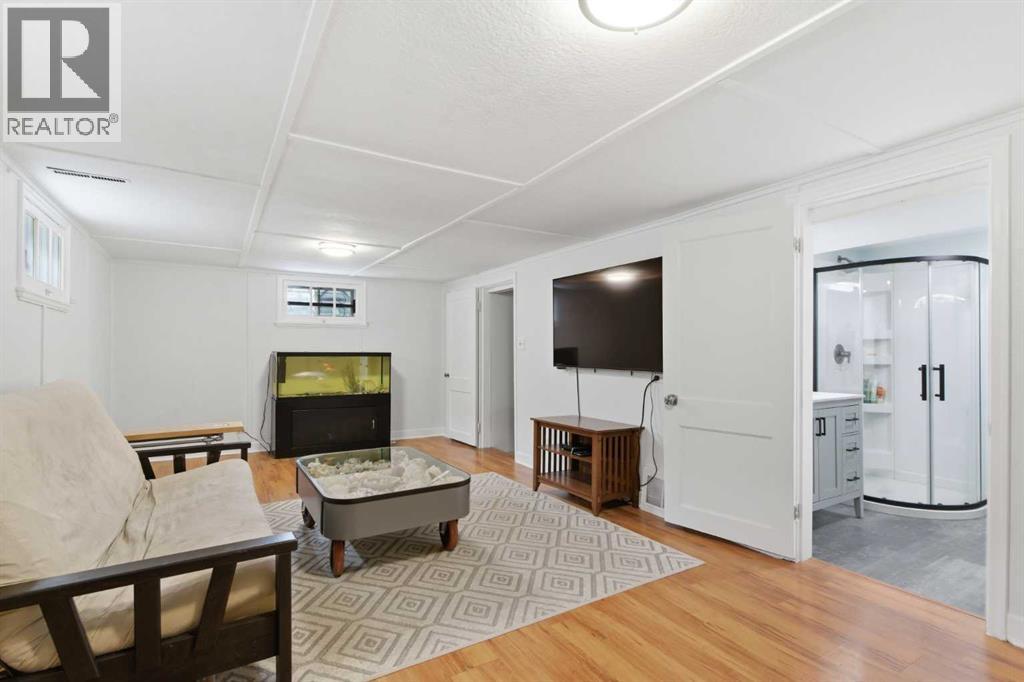 1945 Mountview Crescent NE - 13