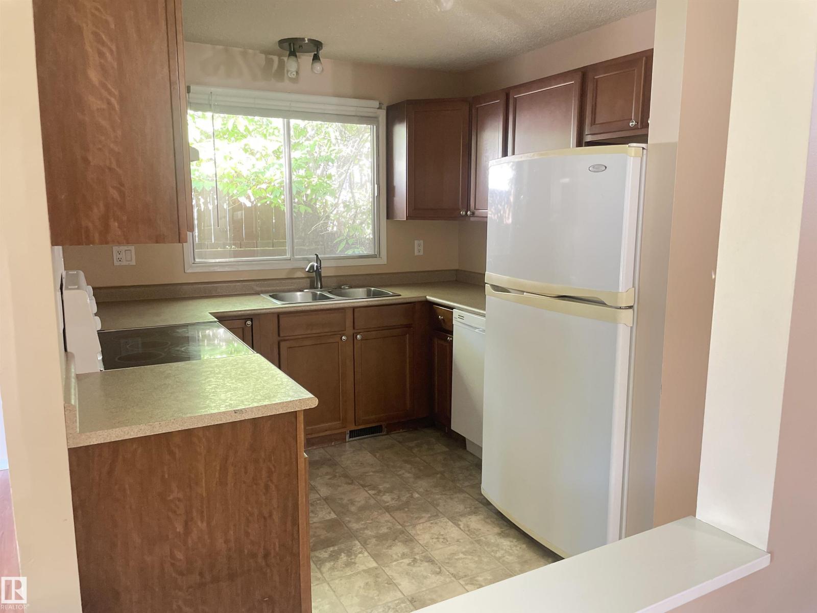 174 GREENWOOD DR - 7