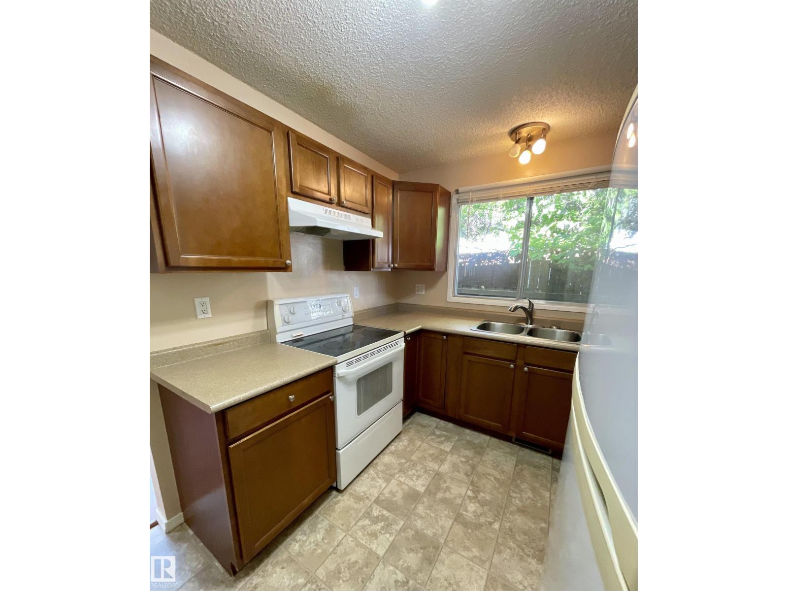 174 GREENWOOD DR - 9