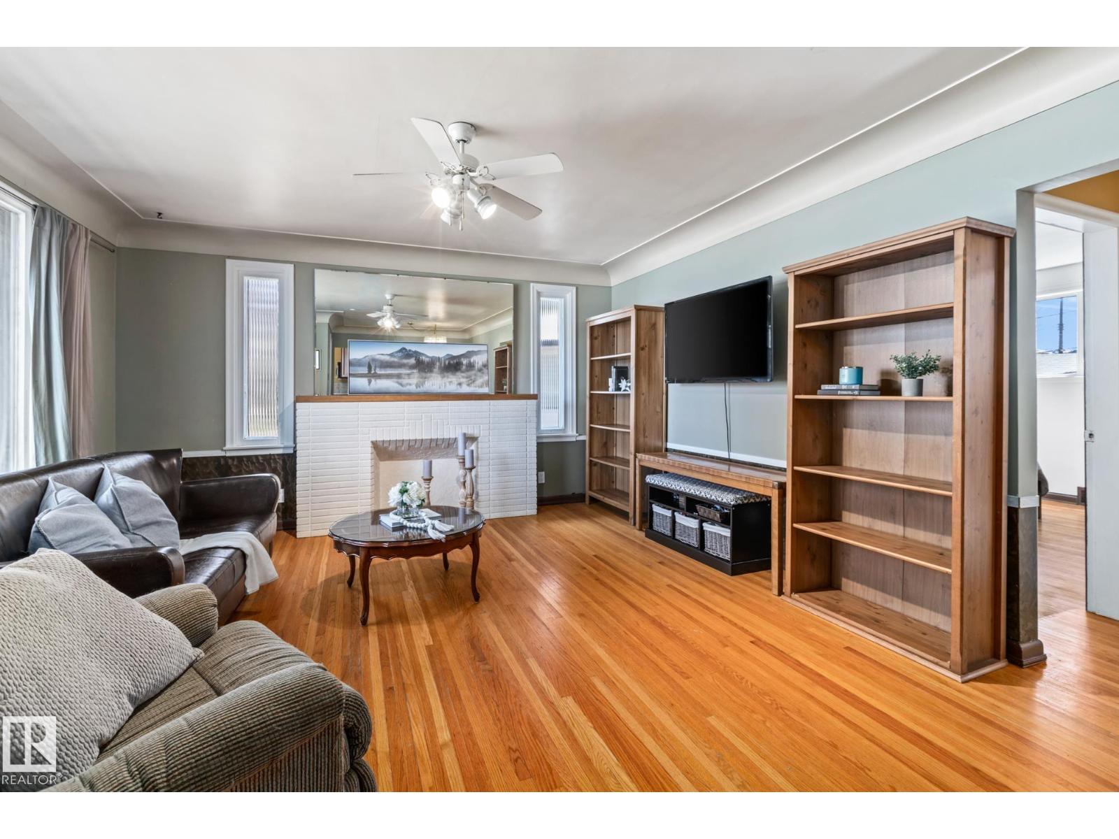 9513 81 ST NW - 8