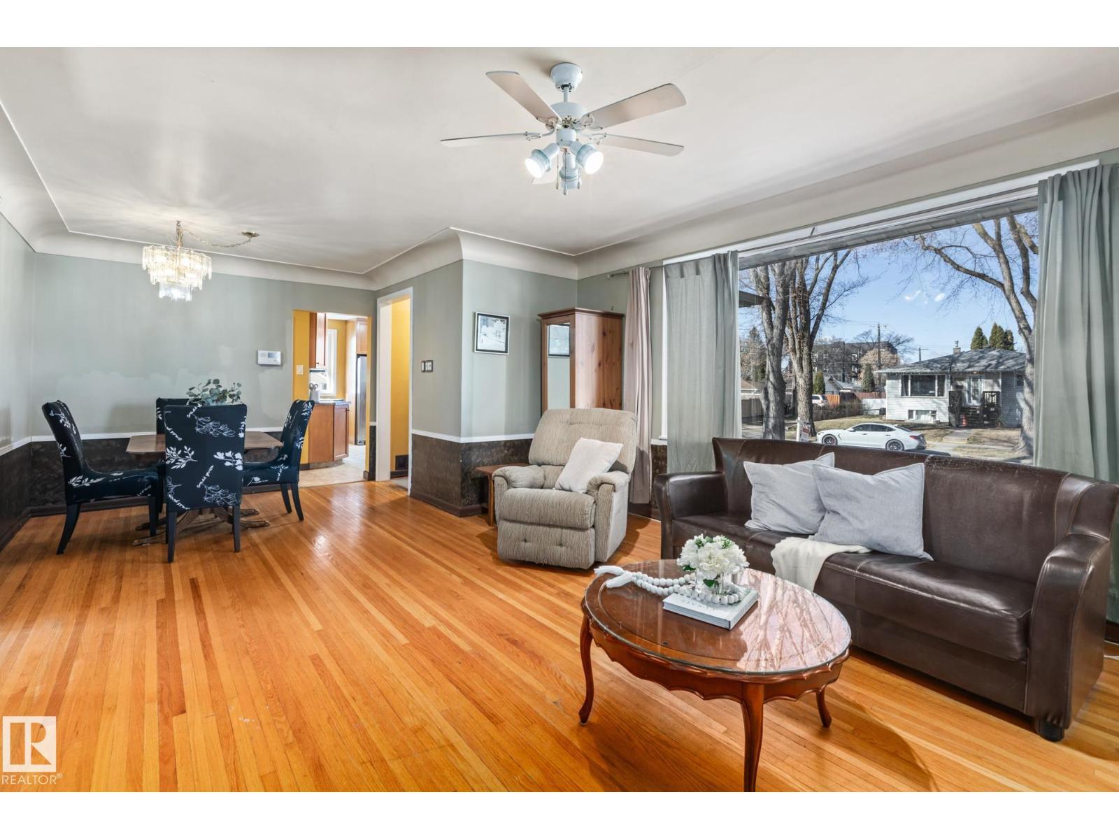 9513 81 ST NW - 10