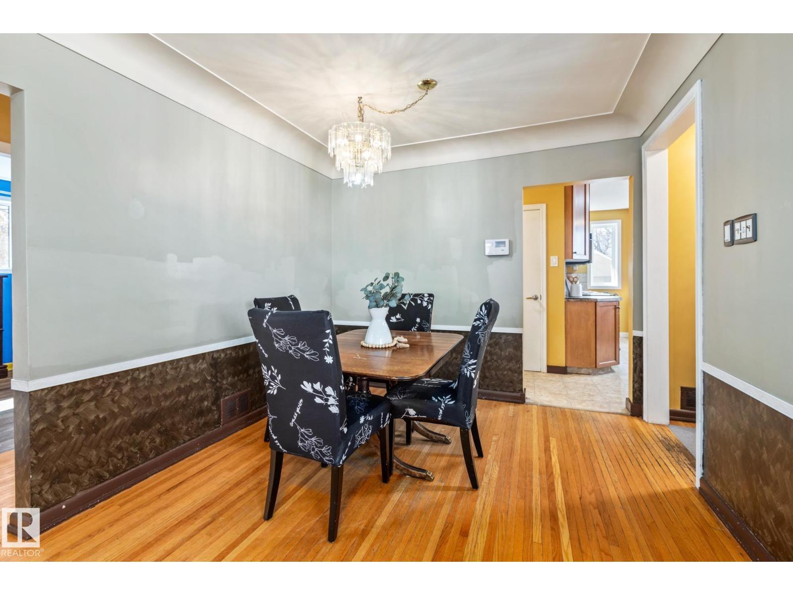 9513 81 ST NW - 11