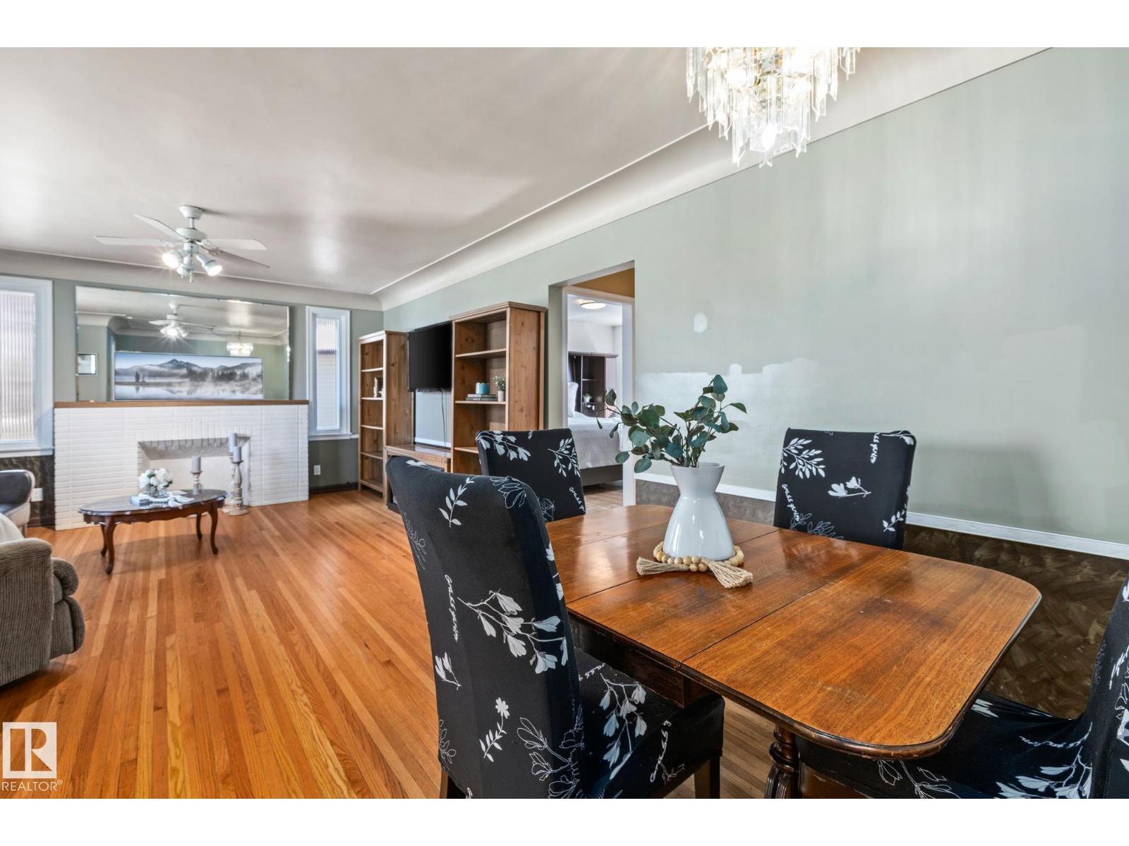 9513 81 ST NW - 13