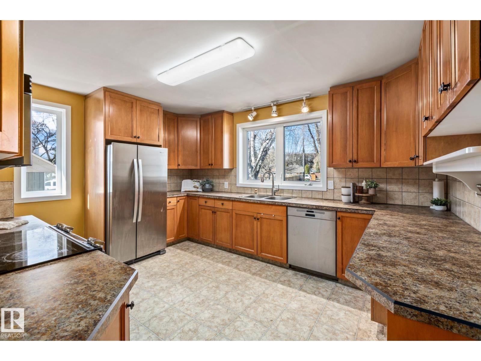 9513 81 ST NW - 14