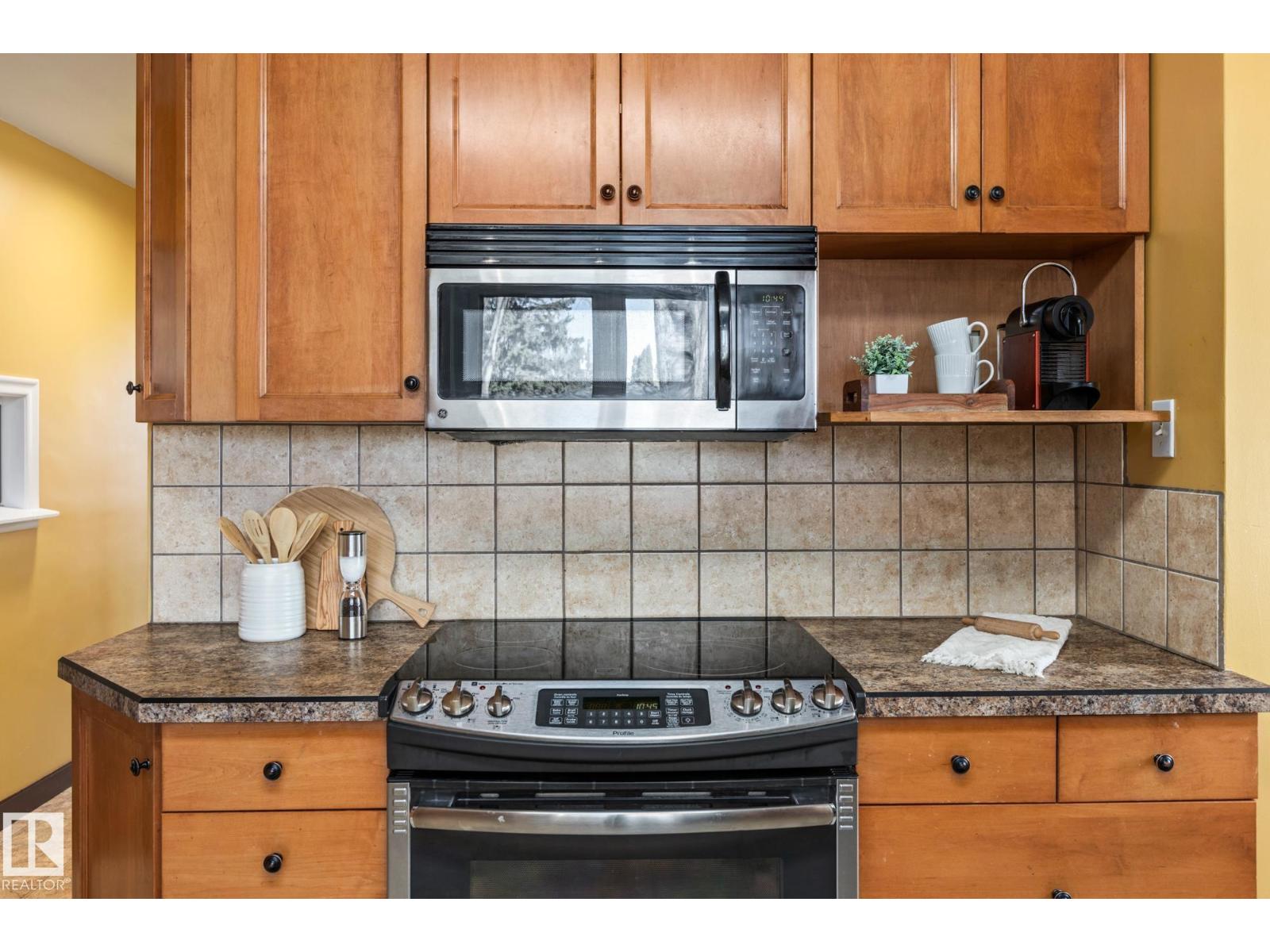 9513 81 ST NW - 16