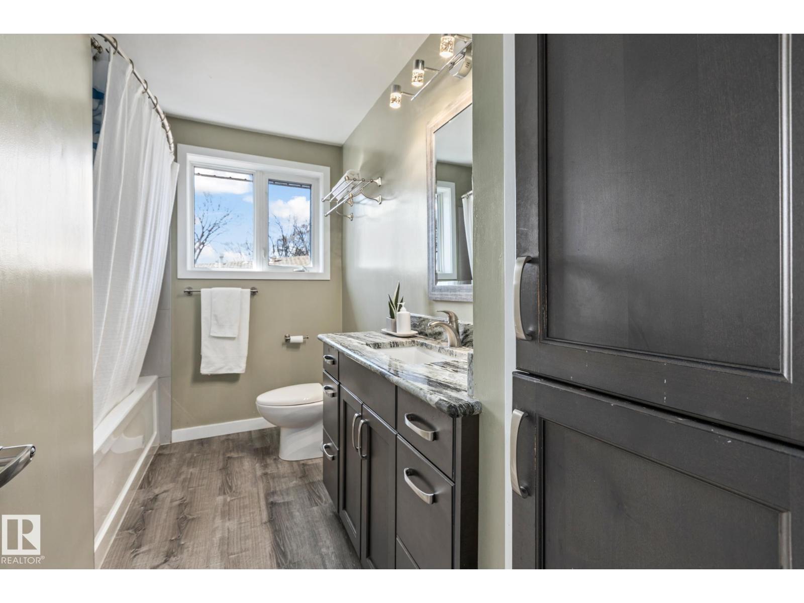 9513 81 ST NW - 21