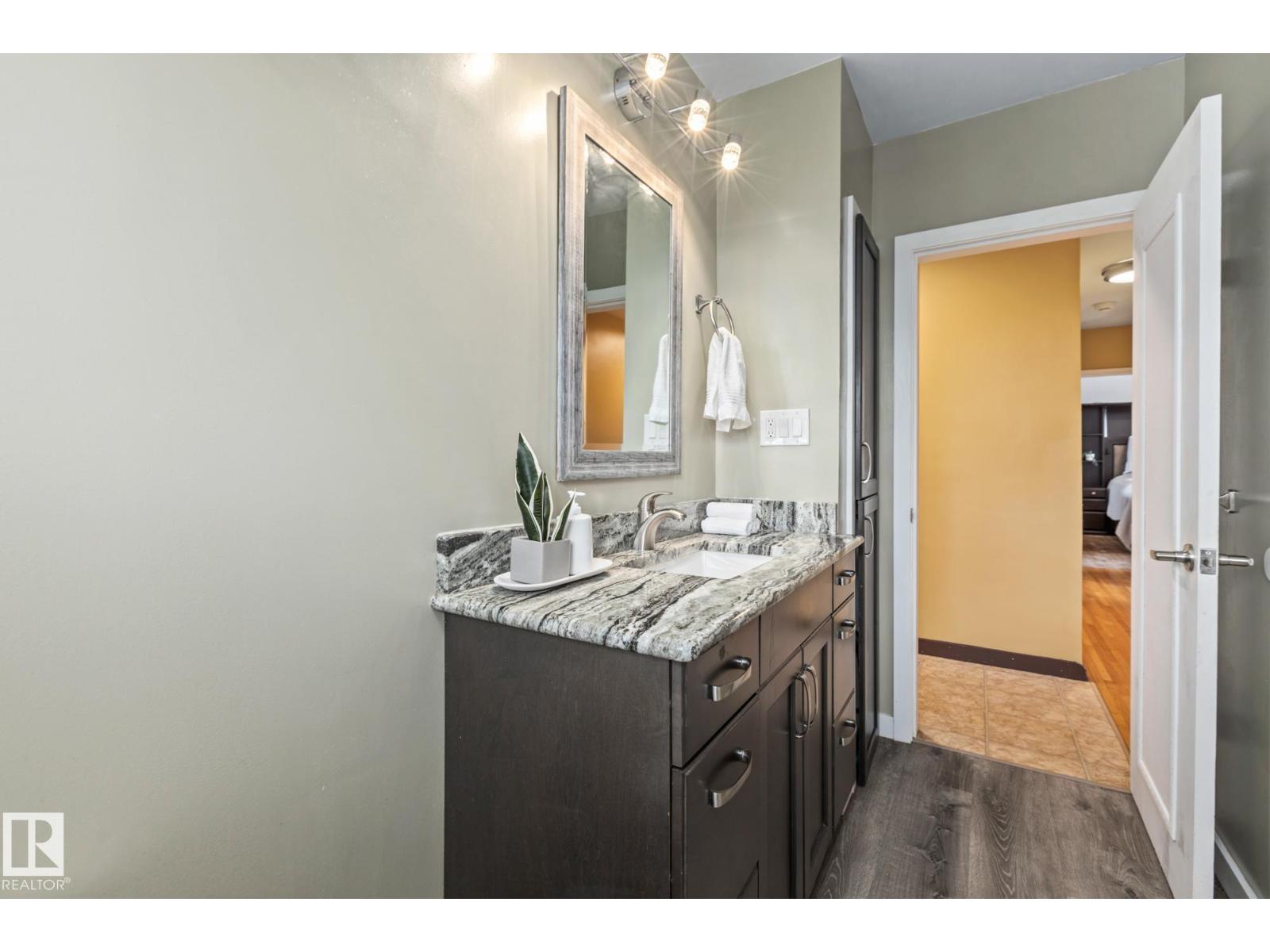 9513 81 ST NW - 22