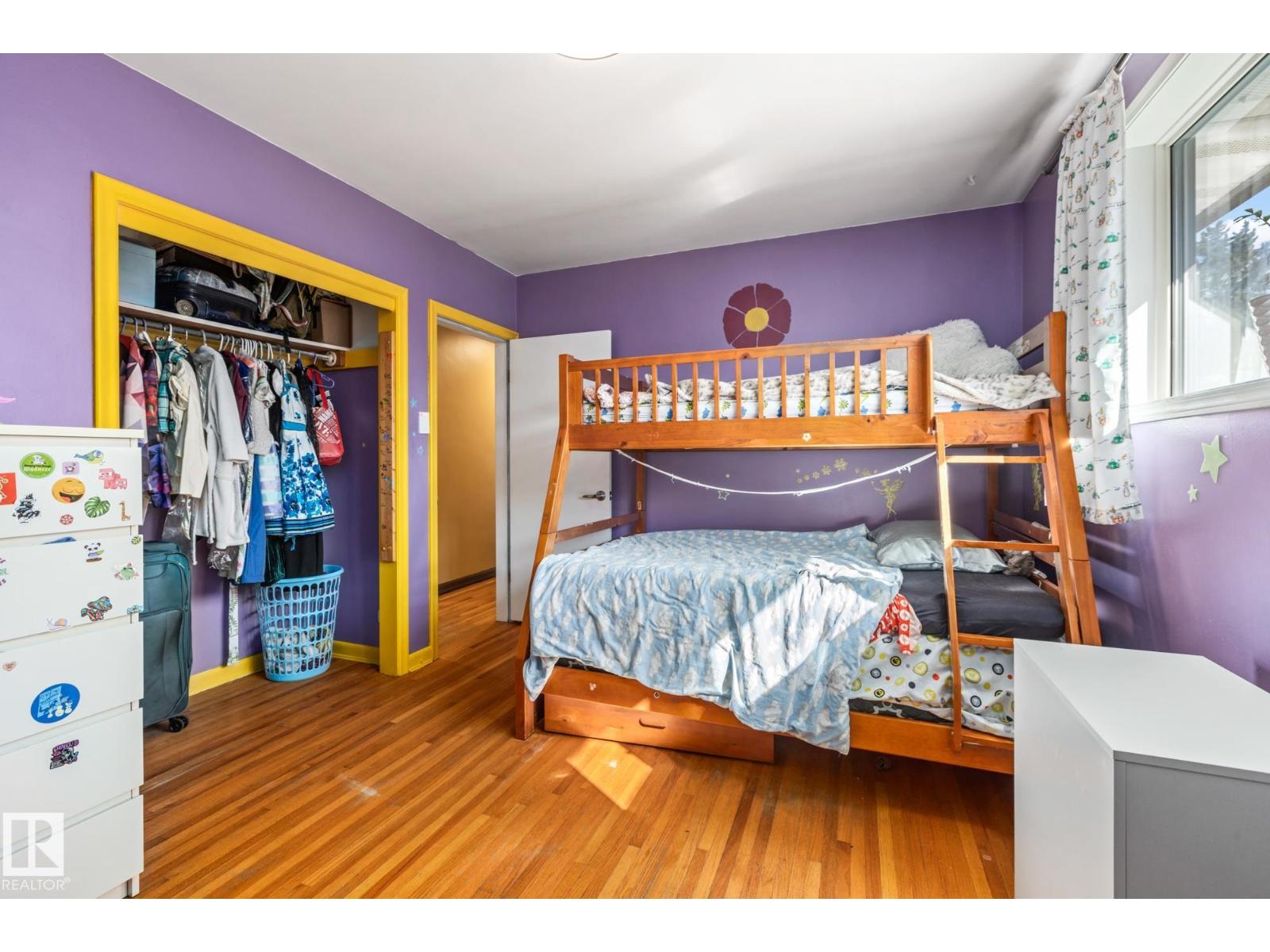 9513 81 ST NW - 23
