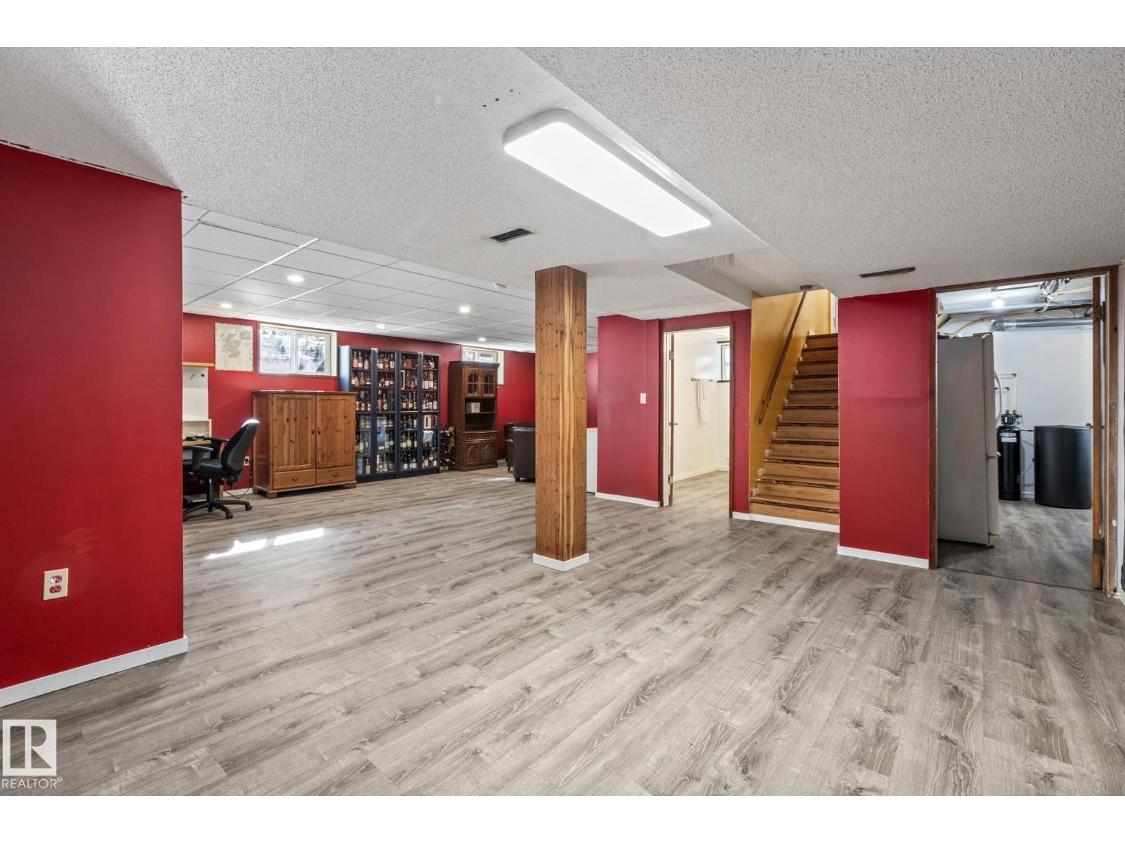 9513 81 ST NW - 25