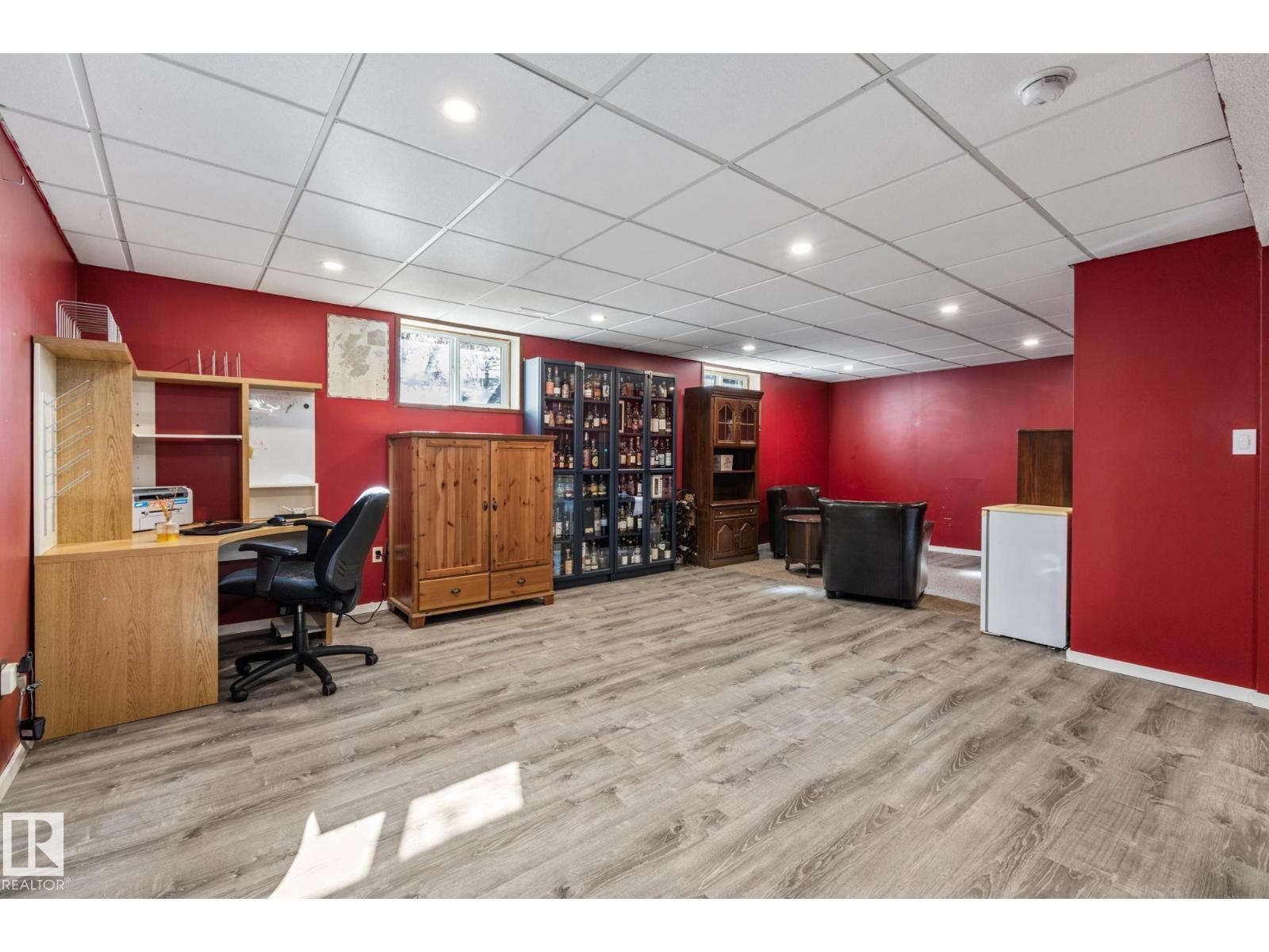 9513 81 ST NW - 26