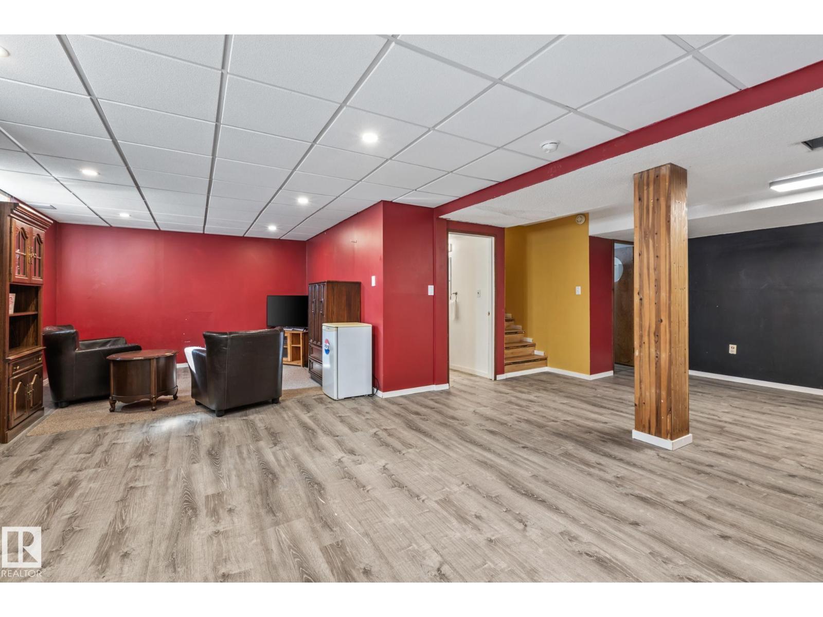 9513 81 ST NW - 27
