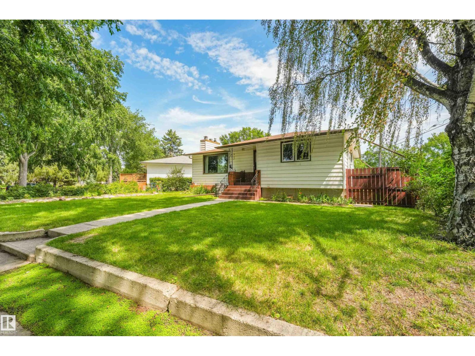 9513 81 ST NW - 3