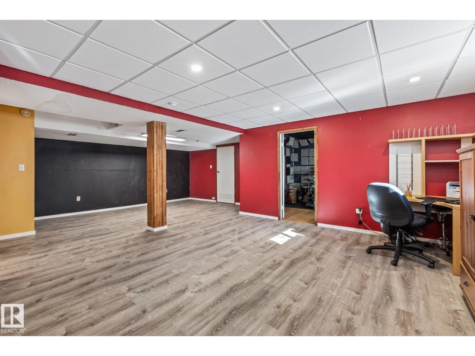 9513 81 ST NW - 28
