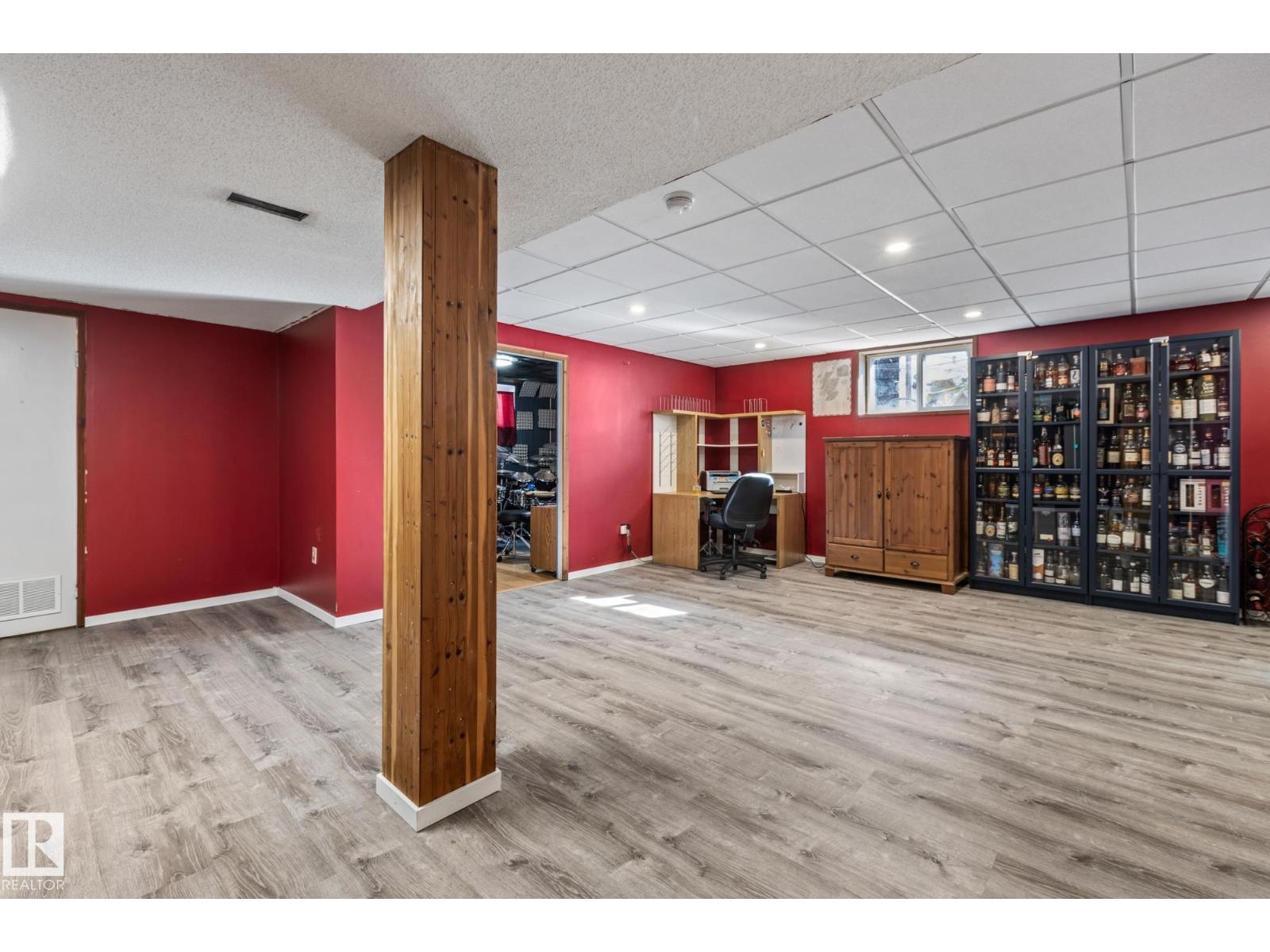 9513 81 ST NW - 30