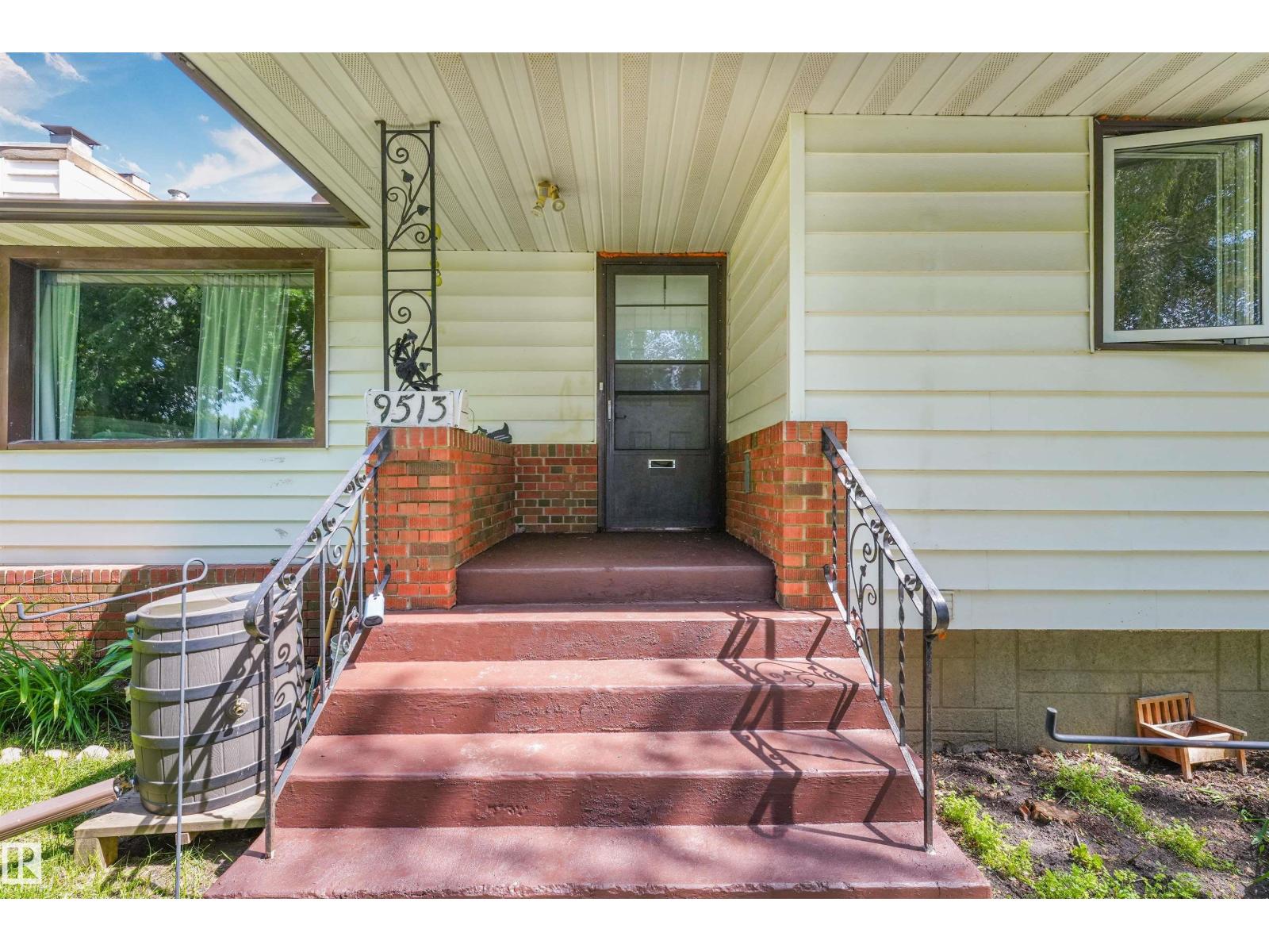 9513 81 ST NW - 37