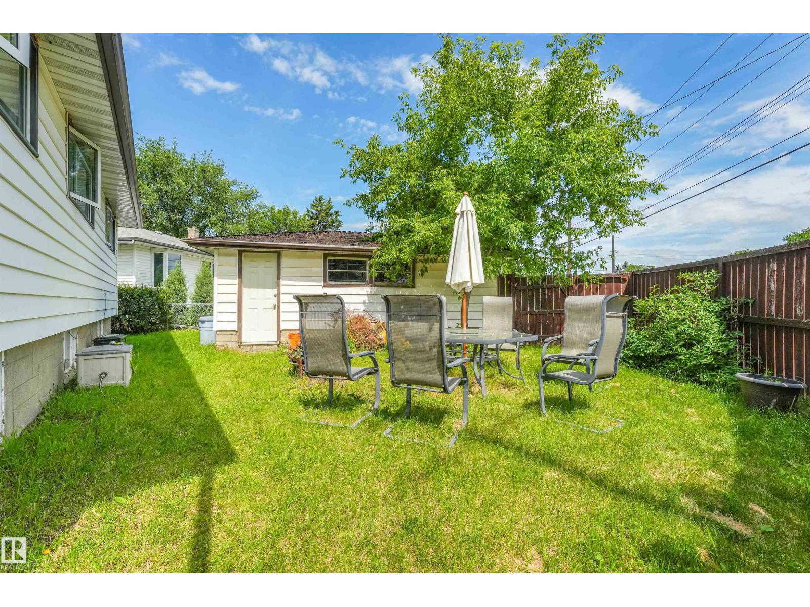 9513 81 ST NW - 39