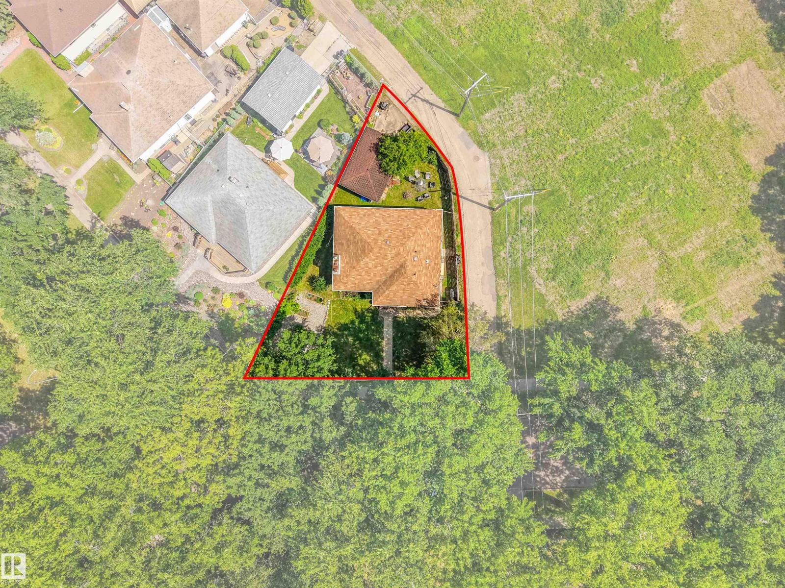 9513 81 ST NW - 5