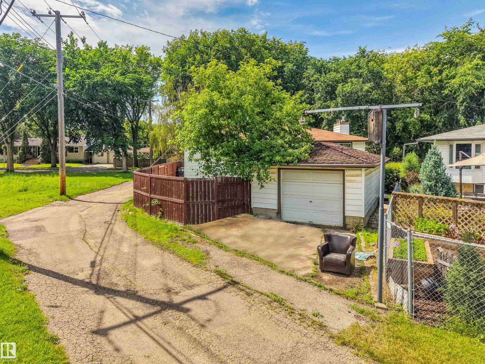 9513 81 ST NW - 51