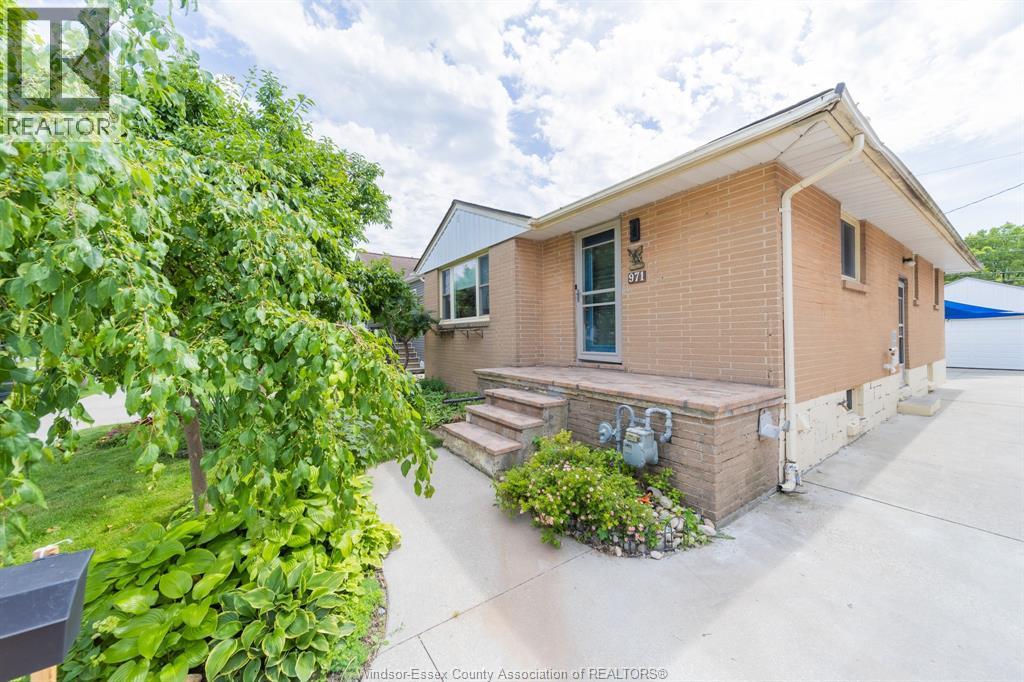 971 FAIRVIEW BOULEVARD - 2