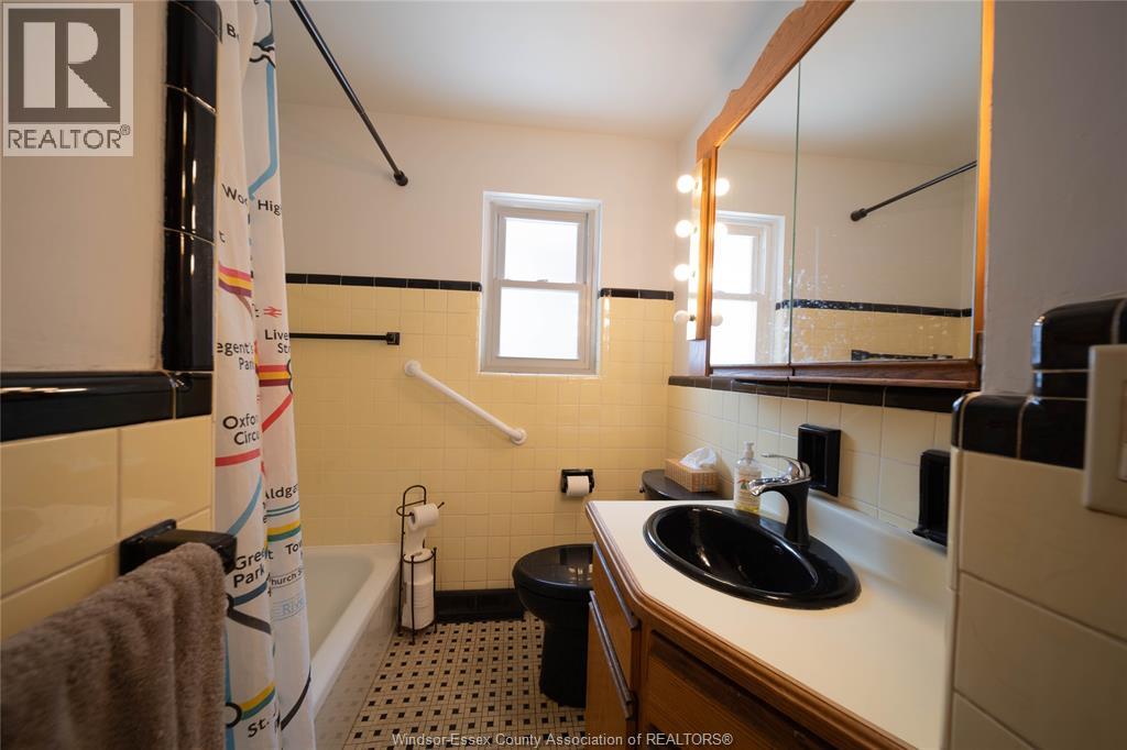 971 FAIRVIEW BOULEVARD - 21