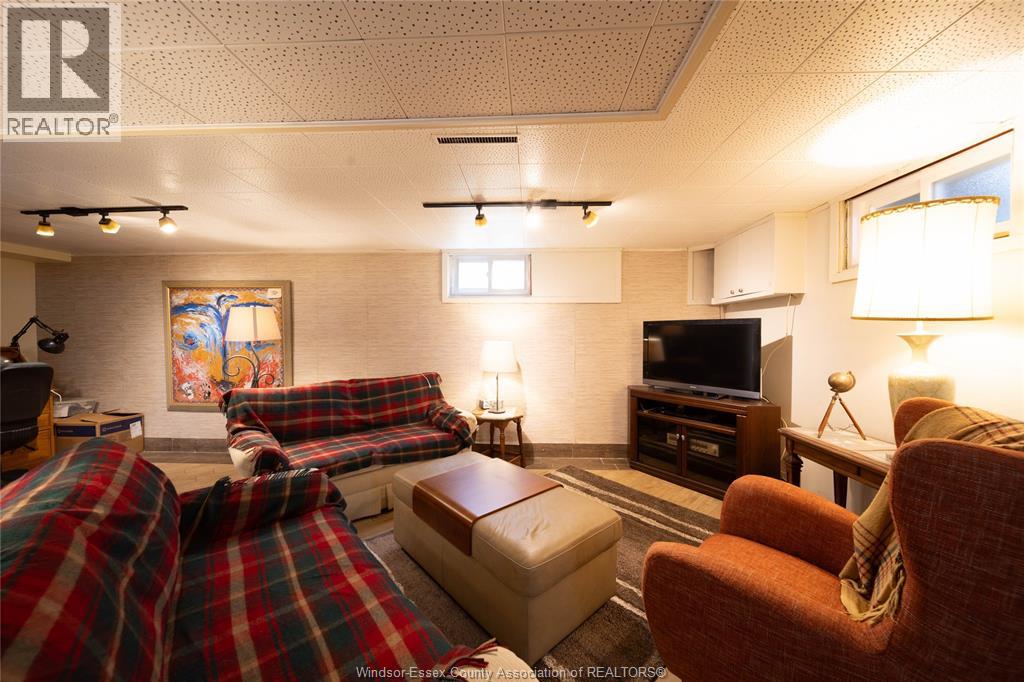 971 FAIRVIEW BOULEVARD - 24