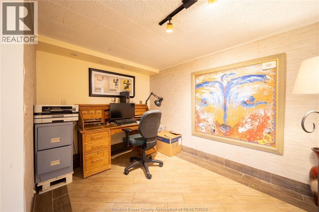 971 FAIRVIEW BOULEVARD - 27