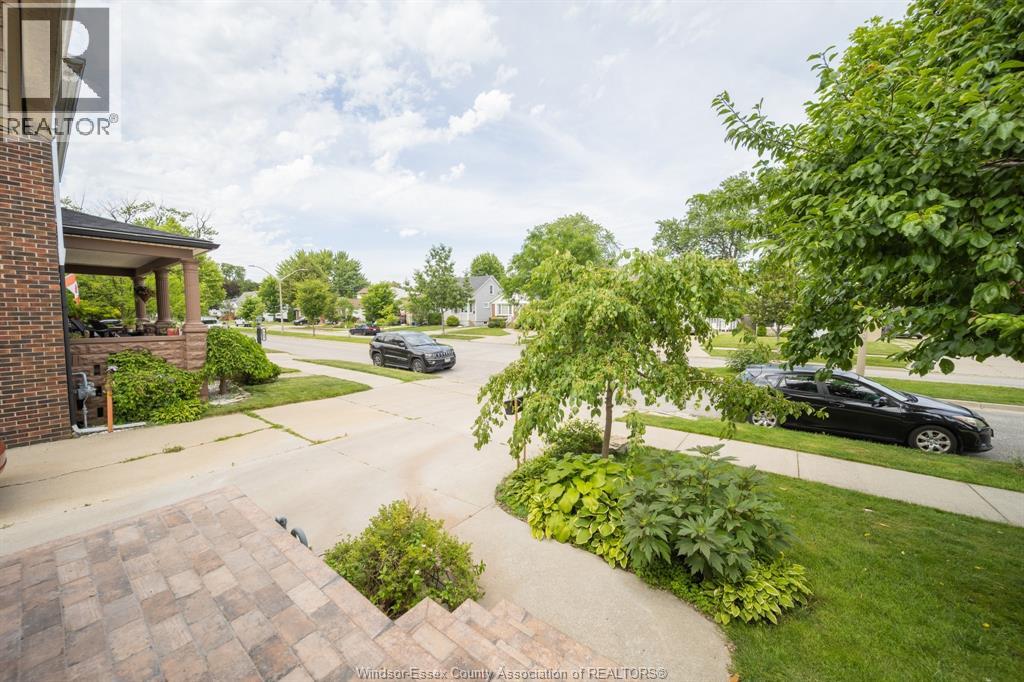 971 FAIRVIEW BOULEVARD - 3