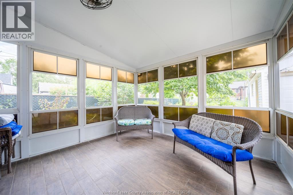971 FAIRVIEW BOULEVARD - 33