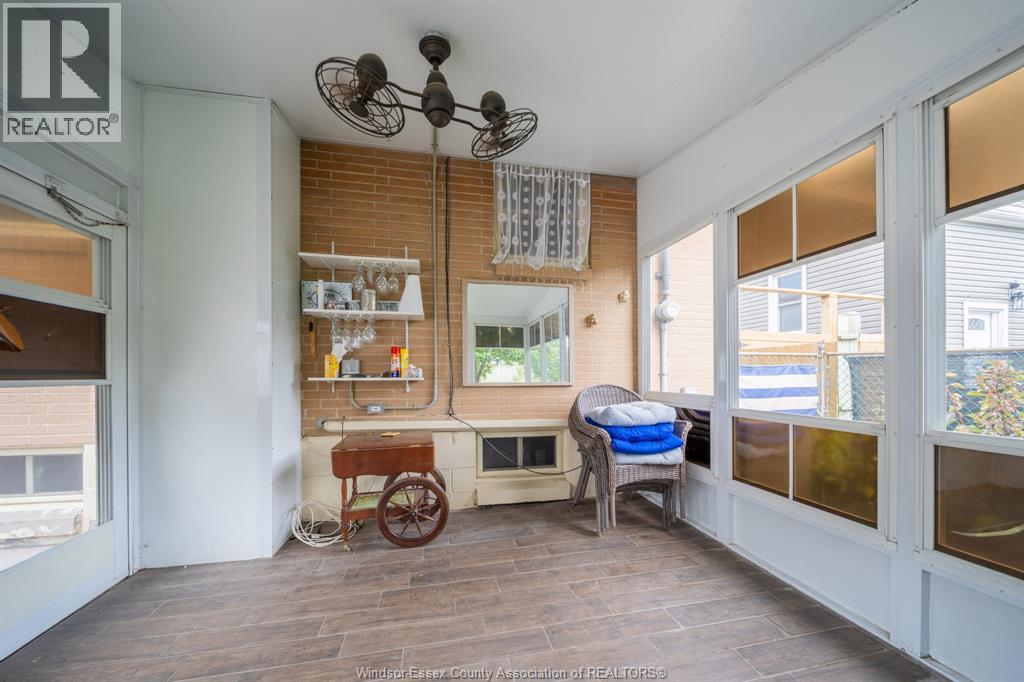 971 FAIRVIEW BOULEVARD - 34