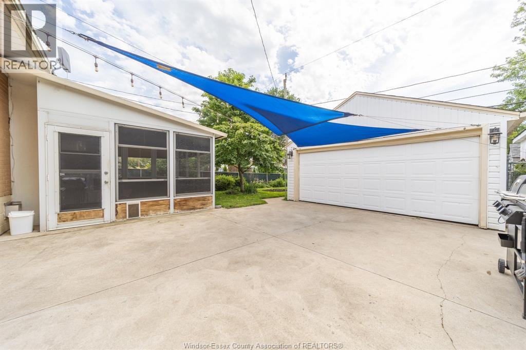 971 FAIRVIEW BOULEVARD - 35