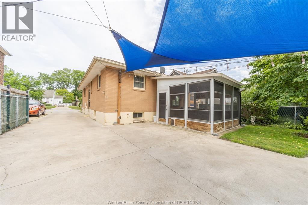 971 FAIRVIEW BOULEVARD - 36