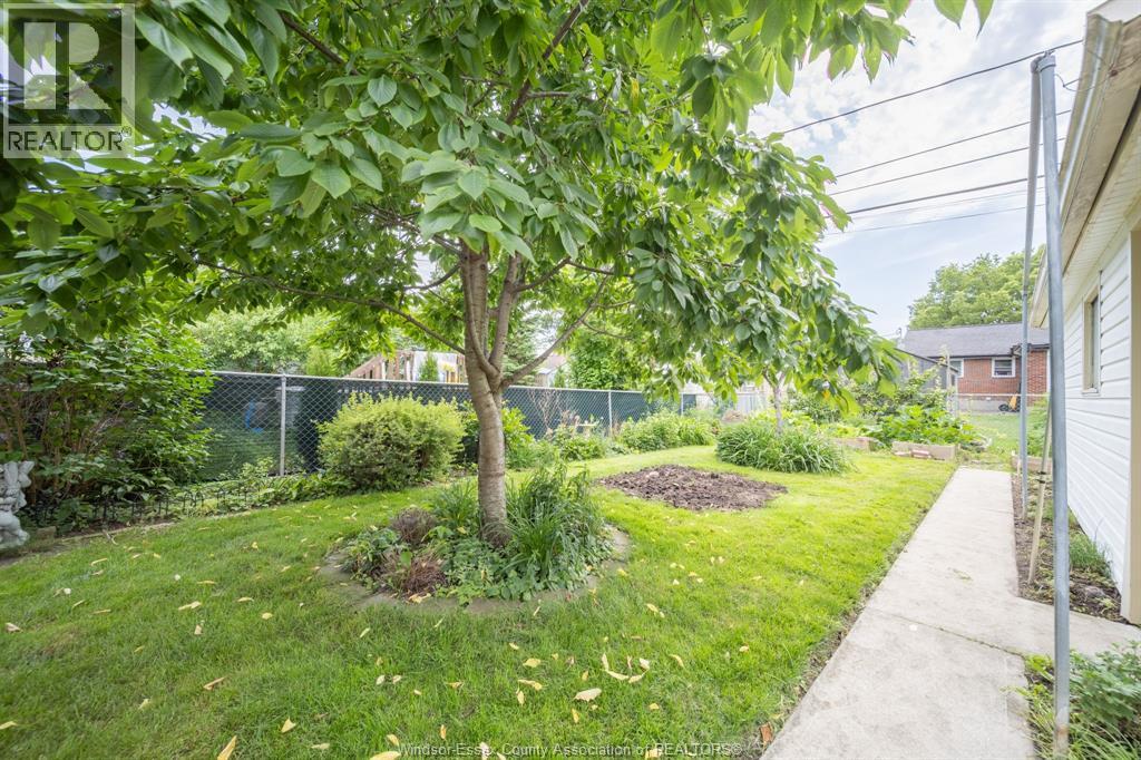 971 FAIRVIEW BOULEVARD - 37