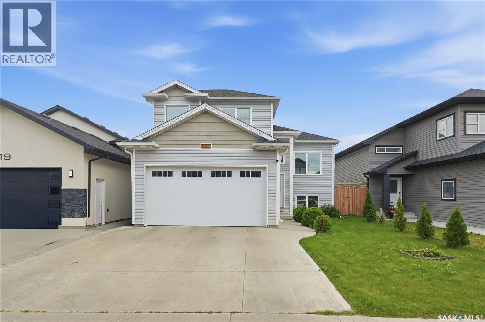 223 Ells CRESCENT - 1